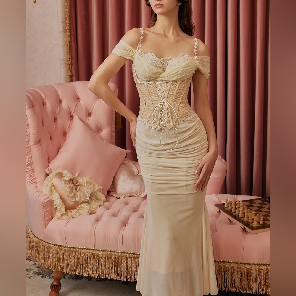 Lacemade hourglass corset dress in cream XS Small New with tags